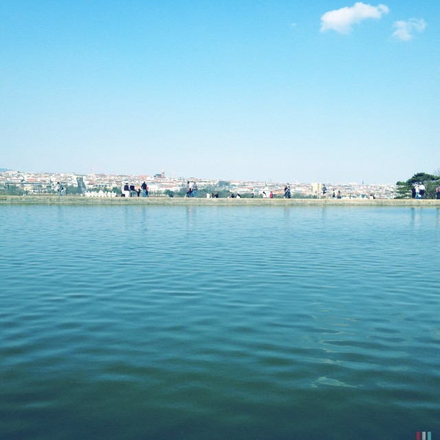 Teich und Himmel